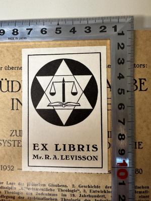 - (Levisson, R. A.), Etikett: Exlibris, Abbildung, Name; 'Ex Libris
Mr. R. A. Levisson'. 