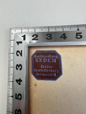 - (Buchhandlung "Kedem"), Etikett: Buchhändler, Ortsangabe; 'Buchhandlung
KEDEM
Berlin-
Charlottenburg
Dahlmannstr. 8'. 