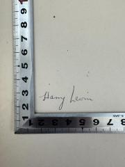 - (Levin, Harry), Von Hand: Autogramm; 'Harry Levin'. 