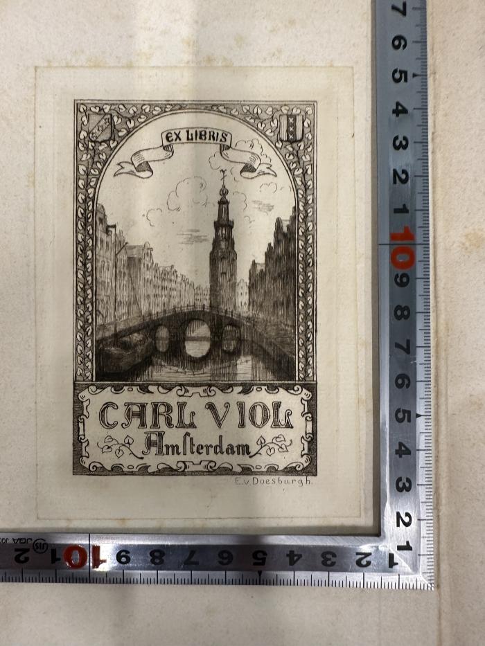 - (Viol, Carl), Etikett: Exlibris, Name, Ortsangabe; 'Carl Viol
Amsterdam
E.v.Doesburgh'. 