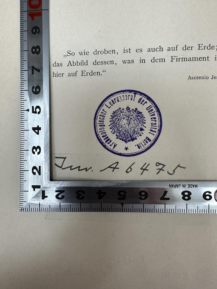 - (Achaeologischer Lehrapparat der Universität Berlin), Von Hand: Inventar-/ Zugangsnummer; 'Inv. A 6475'. 