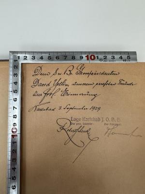 - (Loge Karlsbad J. O. B. B.;Schenk, Robert;Yellin, David), Von Hand: Widmung, Autogramm, Ortsangabe; 'Dem s. w. Br. Ehrenpräsidenten David Yellin, unserem verherten Freunde zur frdl. Erinnerung Karlsbad 3. September 1929
Robert Schenk / Dr. Hammerschlag'. 