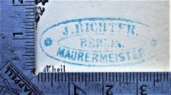 - (Richter, J.), Stempel: Autogramm, Berufsangabe/Titel/Branche, Name, Ortsangabe; 'J. Richter
Berlin
Maurermeister'. 