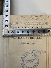 - (Meisl, Joseph;Trietsch, Davis), Von Hand: Widmung, Name, Datum, Ortsangabe; 'Herrn Dr. Jos Meisl vom Verfasser Davis Trietsch
Bln. 1/III 31'. 