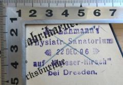 - (Lahmann-Sanatorium), Stempel: Berufsangabe/Titel/Branche, Name, Datum, Ortsangabe; 'Dr. Lahmann's Physiatr. Sanatorium auf Weisser-Hirsch bei Dresden. 22. Dec. 96'. 