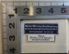 - (Buchhandlung Walter Würzner), Etikett: Buchhändler; 'Walter Würzner, Buchhandlung
Berlin - Wilmersdorf, Konstanzer Str.11
Fernsprecher 91 63 47
Spez.:
Rechts- und Staats-
wissenschaften'.  (Prototyp)