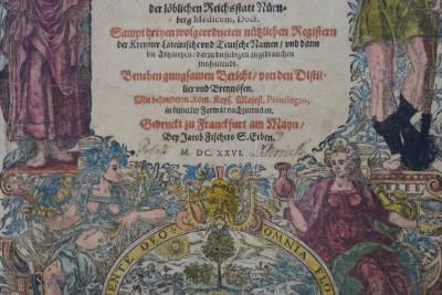 - (Serrich, L.), Von Hand: Name; 'Poss:est L. Serrich'. 