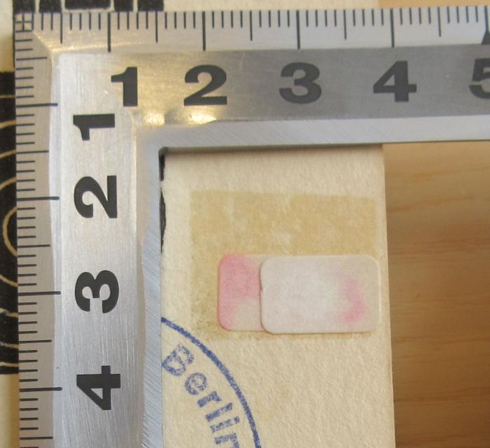 -, Klebespuren: ; '[Klebespuren]'