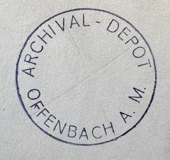 - (Offenbach Archival Depot), Stempel: Name, Berufsangabe/Titel/Branche, Ortsangabe; 'Archival-Depot
Offenbach a.M.'.  (Prototyp)