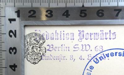 - (Redaction "Vorwärts"), Stempel: Berufsangabe/Titel/Branche, Name, Ortsangabe; 'Redaktion Vorwärts
Berlin S.W. 68
Lindenstr. 3, 4. Hof IV.'.  (Prototyp)