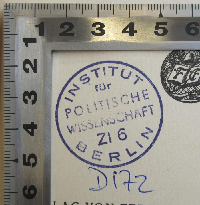 - (Institut für Politische Wissenschaft Berlin), Stempel: Ortsangabe, Berufsangabe/Titel/Branche; 'Institut für politische Wissenschaft ZI 6 Berlin'.  (Prototyp)