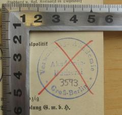- (Verwaltungs-Akademie Groß-Berlin), Stempel: Ortsangabe; 'Akademie-Bücherei
Verwaltungs-Akademie Groß-Berlin
3593'.  (Prototyp)