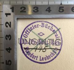 - (Offizier-Bücherei Standort Leobschütz), Stempel: Berufsangabe/Titel/Branche, Nummer, Ortsangabe; 'Offizier-Bücherei 11. (Pr.) Reit.-Rgt. Standort Leobschütz (195)'. 