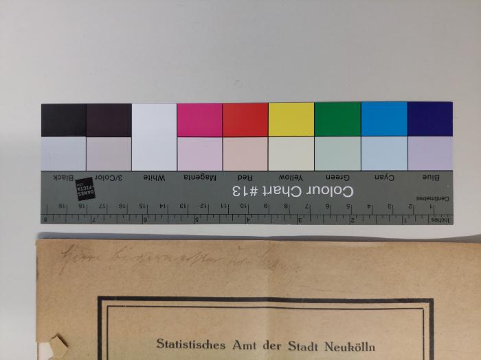 84/0465(1) : Statistisches Amt der Stadt Neukölln. Die Haushaltungen und Wohnungen in Neukölln nach der Volkszählung vom 1. Dezember 1910 (1918);-, Von Hand: Widmung; 'Herrn Bürgermeister Dr. (Bruno) Mann'