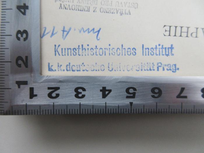 - (Kunsthistorisches Institut deutsche Universität Prag;Deutsche Universität Prag;Deutsche Karl-Ferdinands-Universität, Prag), Stempel: Name, Ortsangabe; 'Kunsthistorisches Institut k.k. deutsche Universität Prag'.  (Prototyp)