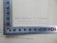 - (Katholisches Pfarramt St. Kamillus Berlin), Stempel: Name, Ortsangabe; 'Kath. Pfarramt St. Kamillus 
Berlin-Charlottenburg 5
Friedrich-Karlplatz 7-8 - Pfarrbücherei'.  (Prototyp)