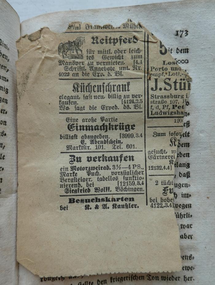  Hinterlassene Werke Friedrichs II. Königs von Preussen (1788);- (unbekannt), Papier: Lesezeichen; 'Reitpferd für mittl. oder leichtes Gewicht zum Manöver zu vermieten. [...]'. 