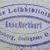 - (Leihbibliothek Anna Burkhart (Augsburg)), Stempel: Berufsangabe/Titel/Branche, Name, Ortsangabe; 'Neue Leihbibliothek
Anna Burkhart
Augsburg, Steingasse D 64'.  (Prototyp)