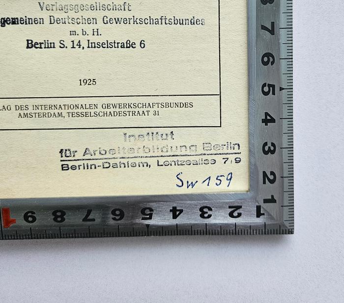 SA 1296 : Die Gewerkschaftsbewegung in Belgien (1925);- (Institut für Arbeiterbildung Berlin-Dahlem), Stempel: Name, Ortsangabe, Berufsangabe/Titel/Branche; 'Institut für Arbeiterbildung 
Berlin-Dahlem, Lentzeallee 7/9'.  (Prototyp);- (Institut für Arbeiterbildung Berlin-Dahlem), Stempel: Name, Berufsangabe/Titel/Branche, Ortsangabe; 'Institut für Arbeiterbildung 
Berlin-Dahlem, Lentzeallee 7/9
Sw 159'. 