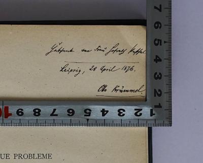 II 4670 : Neue Probleme der vergleichenden Erdkunde (1876);- (Krümmel, Otto), Von Hand: Besitzwechsel; 'Geschenk von Frau Hofrath Kessel. Leipzig, 28. April 1876.  Otto Krümmel.'. 