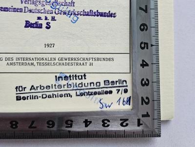 SA 1297 : Die Gewerkschaftsbewegung in Schweden (1927);- (Institut für Arbeiterbildung Berlin-Dahlem), Stempel: Name, Ortsangabe, Berufsangabe/Titel/Branche; 'Institut für Arbeiterbildung 
Berlin-Dahlem, Lentzeallee 7/9'.  (Prototyp);- (Institut für Arbeiterbildung Berlin-Dahlem), Stempel: Name, Berufsangabe/Titel/Branche, Ortsangabe; 'Institut für Arbeiterbildung 
Berlin-Dahlem, Lentzeallee 7/9
Sw 161'. 