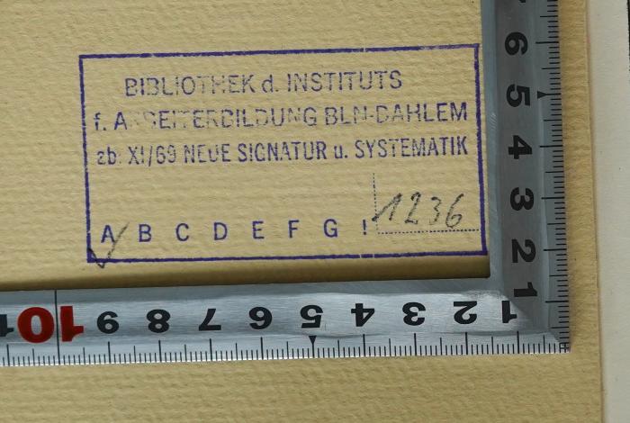 SA 1299 : 50 Jahre Gewerkschaftsbewegung in der Schweiz (1930);- (Bibliothek des Instituts für Arbeiterbildung Berlin-Dahlem), Stempel: Name, Berufsangabe/Titel/Branche, Signatur, Ortsangabe; 'Bibliothek des Instituts f. Arbeiterbildung BLN-Dahlem ab XI/69 neue Signatur u. Systematik A 1236'. 