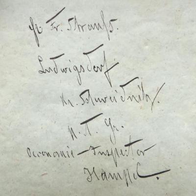 - (Strauss, Fr.;Hampel, [?]), Von Hand: Name, Ortsangabe, Berufsangabe/Titel/Branche, Notiz; 'Hr. Fr. Strauss. / Ludwigsdorf / Kr. Schweidnitz. / N. T. Gr. [?] / Oeconomie-Inspector / Hampel."'. 