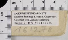 - (Dolezalek, Alexander;Gesamteuropäisches Studienwerk e.V. – Ost-West-Institut der politischen Jugend- und Erwachsenenbildung), Etikett: Exlibris; 'DOKUMENTENKABINETT
Studien-Sammlg. f. europ. Gegenwart,
Geschichte u. Zukunftsplanung
Burgstr. 3   4973 Vlotho / W.'.  (Prototyp)