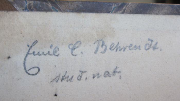 X 628 Ers.: Universal-Register zu Okens allgemeiner Naturgeschichte (1842);- (Behrendt, Emil C.), Von Hand: Autogramm, Name, Berufsangabe/Titel/Branche; 'Emil C. Behrendt
stud. nat.'. 