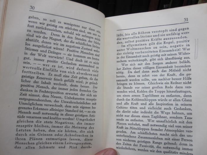 VIII 1044 1926 2.Ex.: Der Unfug des Sterbens : Ausgewählte Essays (1926);- (unbekannt), Von Hand: Annotation. 