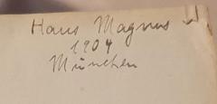 - (Magnus, Hans), Von Hand: Name, Ortsangabe, Datum; 'Hans Magnus / 1904 / München'. 