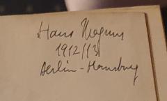 - (Magnus, Hans), Von Hand: Datum, Name, Ortsangabe; 'Hans Magnus / 1912/13 / Berlin-[Hamburg?]'. 
