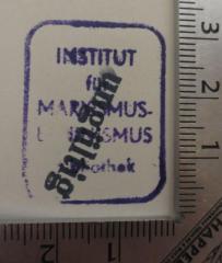 - (Institut für Marxismus-Leninismus, Bibliothek), Tektur: Ortsangabe, Besitzwechsel: ungültig, Berufsangabe/Titel/Branche; 'Institut für Marxismus-Leninismus bibliothek
ungültig'.  (Prototyp)