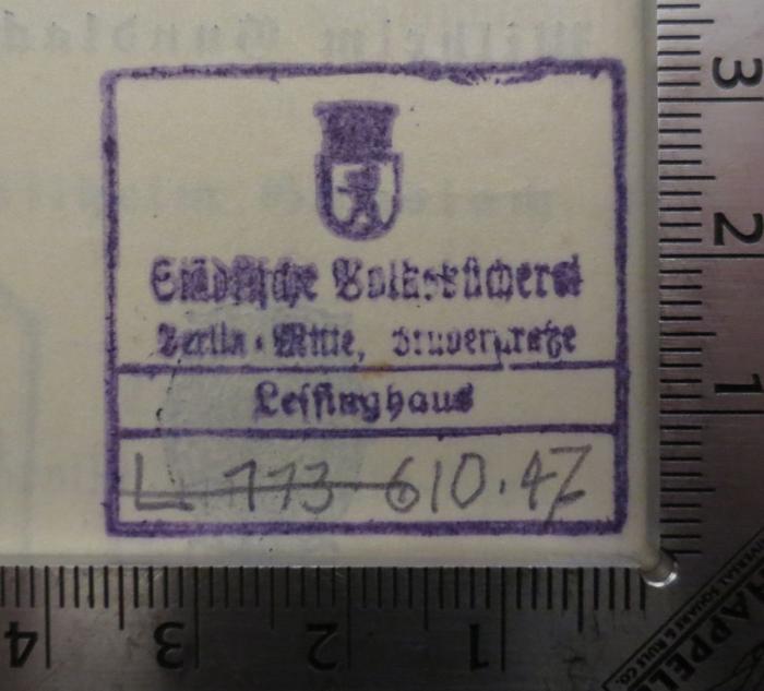 - (Städtische Volksbücherei (Berlin-Mitte)), Stempel: Berufsangabe/Titel/Branche, Name, Ortsangabe, Inventar-/ Zugangsnummer; 'Städtische Volksbücherei
Berlin-Mitte, Brüderstraße
Lessinghaus
[X XXX XX.XX]'.  (Prototyp)