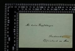 - (Stadtarchiv Offenbach am Main;Leo Baeck Institute Jerusalem), Papier: Widmung, Berufsangabe/Titel/Branche, Ortsangabe; 'Mit besten Empfehlungen

Stadtarchiv
Offenbach am Main'. 