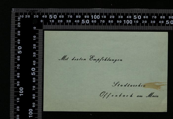 - (Stadtarchiv Offenbach am Main;Leo Baeck Institute Jerusalem), Papier: Widmung, Berufsangabe/Titel/Branche, Ortsangabe; 'Mit besten Empfehlungen

Stadtarchiv
Offenbach am Main'. 