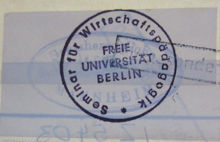 Z 5403 (ausgesondert) aus B930 : Historisch-pädagogischer Literatur-Bericht über das Jahr 1911 (1913);- (Grossherzogliche Gymnasiums-Bibliothek Mannheim), Stempel: Name; 'Grossherzogliche Gymnasiums-Bibliothek Mannheim - überklebt mit Stempel der FU Berlin'. 
