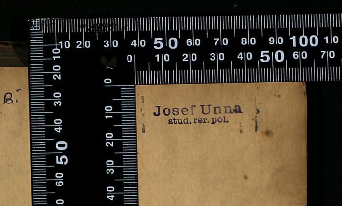 - (Unna, Josef), Stempel: Name, Berufsangabe/Titel/Branche; 'Josef Unna
stud. rer. pol.'.  (Prototyp)