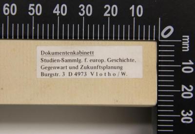 - (Dolezalek, Alexander;Gesamteuropäisches Studienwerk e.V. – Ost-West-Institut der politischen Jugend- und Erwachsenenbildung), Etikett: Exlibris; 'Dokumentenkabinett StudIen-Sammlg. f. europ. Geschichte, Gegenwart und Zukunftsplanung Burgstr. 3 D 4973 Vlotho/W. '.  (Prototyp)