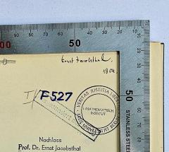 - (Jacobsthal, Ernst), Von Hand: Autogramm, Name, Datum; 'Ernst Jacobsthal.
1904.'. 