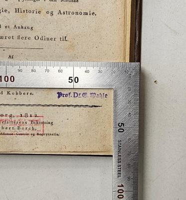 GB M 7476 : Hvad er Edda? (1812);- (Wahle, Ernst), Stempel: Name; 'Prof. Dr. E. Wahle'. 