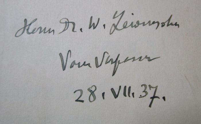 Sb 71 1: Die Sprache des Pentateuch in ihren Beziehungen zum Ägyptischen. Erstes Buch (1929);- (Yahuda, Abraham Shalom;Lewinsohn, W.), Von Hand: Widmung, Autor, Datum, Berufsangabe/Titel/Branche, Name; 'Herrn Dr. W. Lewinsohn vom Verfasser
28. VII. 37.'. 