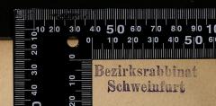 - (Bezirksrabbinat Schweinfurt), Stempel: Berufsangabe/Titel/Branche, Ortsangabe; 'Bezirksrabbinat Schweinfurt'.  (Prototyp)
