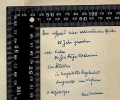 - (Loewenson, Erwin;Nothmann, Zהi Hugo), Von Hand: Widmung; 'Dem aufgrund seines wohlverdienten Glückes
80 Jahre gewordenen
sehr lieben 
Dr. Zwi Hugo Nothmann
dies Büchlein
in herzlichster Ergebenheit 
dargereicht vom Verfasser
2. August 1962
Erwin Loewenson'. 