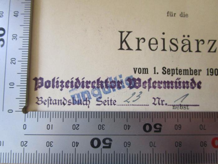 - (Staatliche Polizeidirektor, Wesermünde), Stempel: Berufsangabe/Titel/Branche, Ortsangabe, Inventar-/ Zugangsnummer, Exemplarnummer; 'Polizeidirektor Wesermünde
Bestandsbuch Seite 23 Nr 1 (nebst)'. 