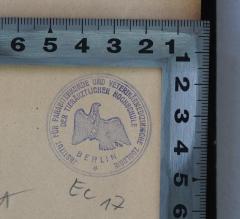 - (Institut für Parasitenkunde und Veterinärmedizinische Zoologie der Tierärztlichen Hochschule Berlin), Stempel: Name, Berufsangabe/Titel/Branche, Ortsangabe; 'Institut für Parasitenkunde und Veterinärmedizinische Zoologie der Tierärztlichen Hochschule Berlin'.  (Prototyp)