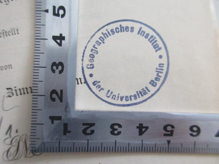 - (Geographisches Institut der Universität Berlin), Stempel: Name, Ortsangabe; 'Geographisches Institut der Universität Berlin'.  (Prototyp)