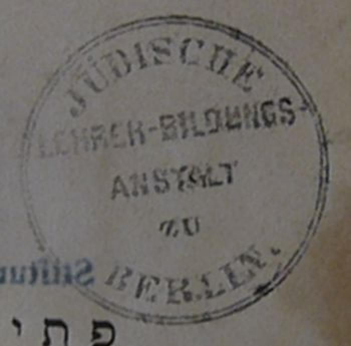 - (Jüdische Lehrer-Bildungs-Anstalt zu Berlin), Stempel: Berufsangabe/Titel/Branche, Name, Ortsangabe; 'Jüdische Lehrer-Bildungs-Anstalt zu Berlin'.  (Prototyp)