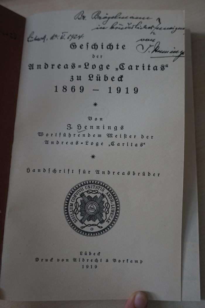 1936 A 14033 : Geschichte der Andreas-Loge 'Caritas' zu Lübeck 1869-1919 
 (1919)