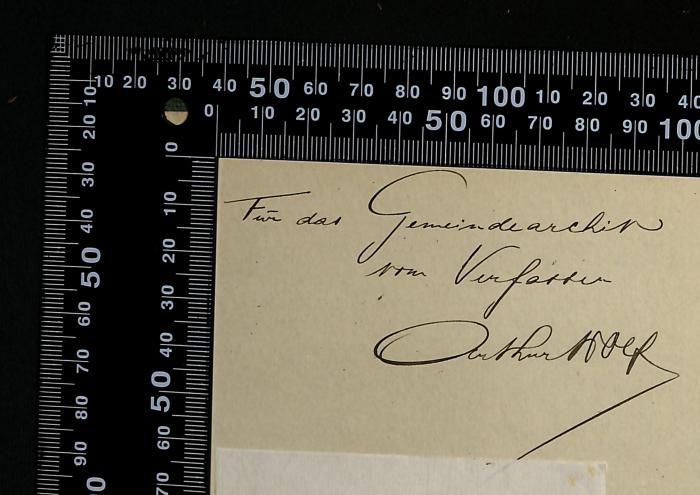 - (Wolff, Arthur), Von Hand: Widmung; 'Für das Gemeindearchiv vom Verfasser Arthur Wolff - For the community archive from the author, Arthur Wolff'. 